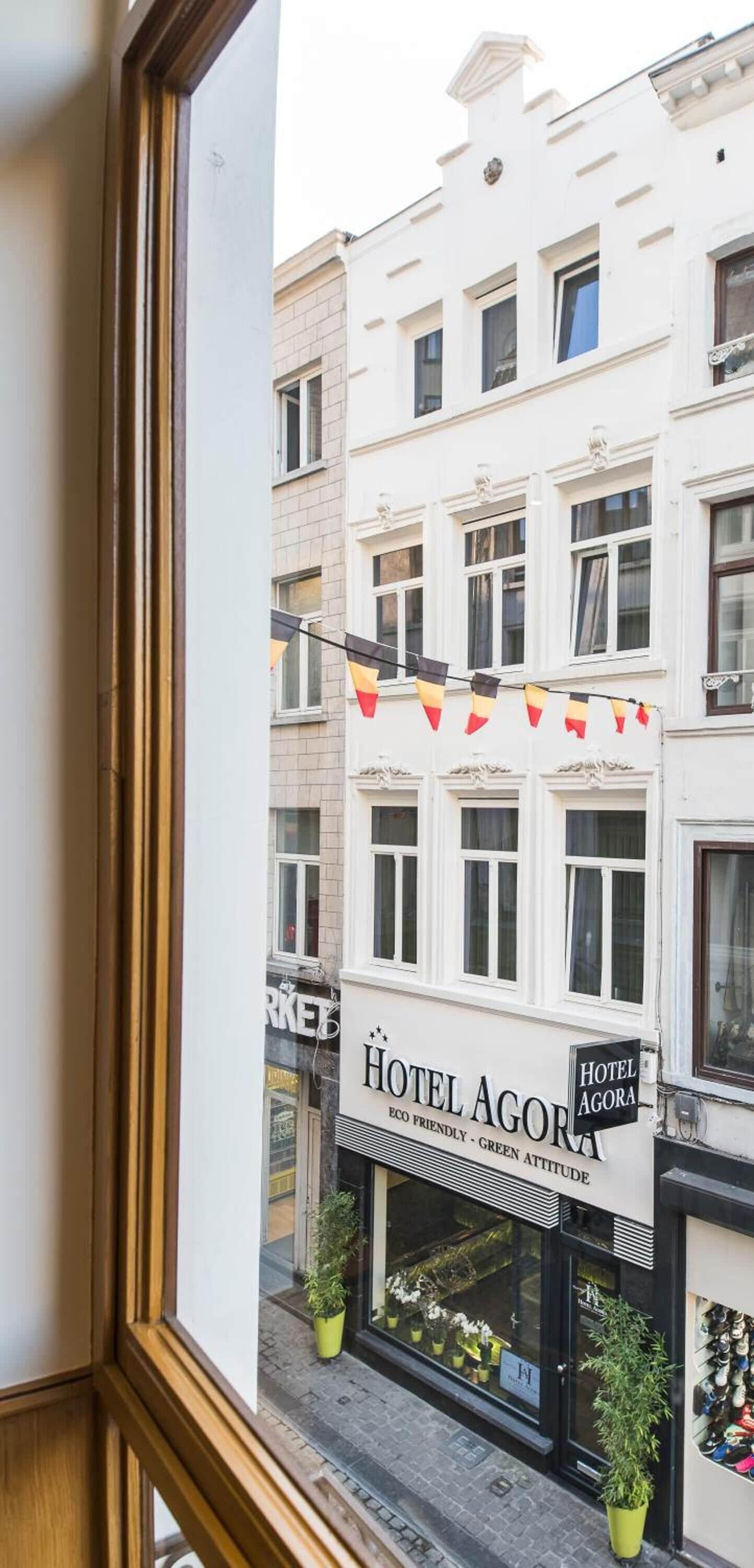 Centraal Verblijven bij het Koninklijk Paleis: 4 Hotels Vergeleken